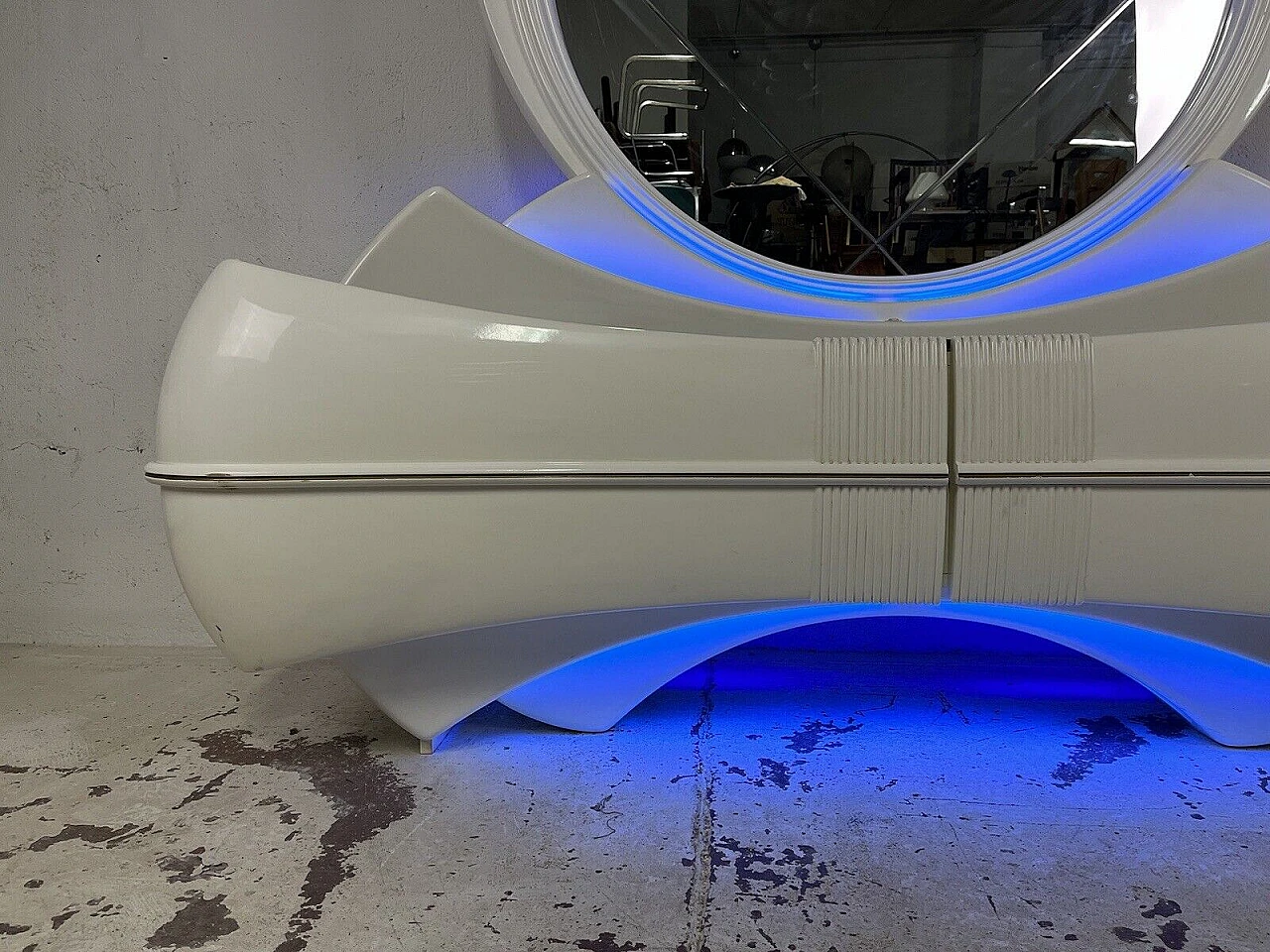 Cassettiera con specchio Space Age retroilluminata di DBM, anni '60 5