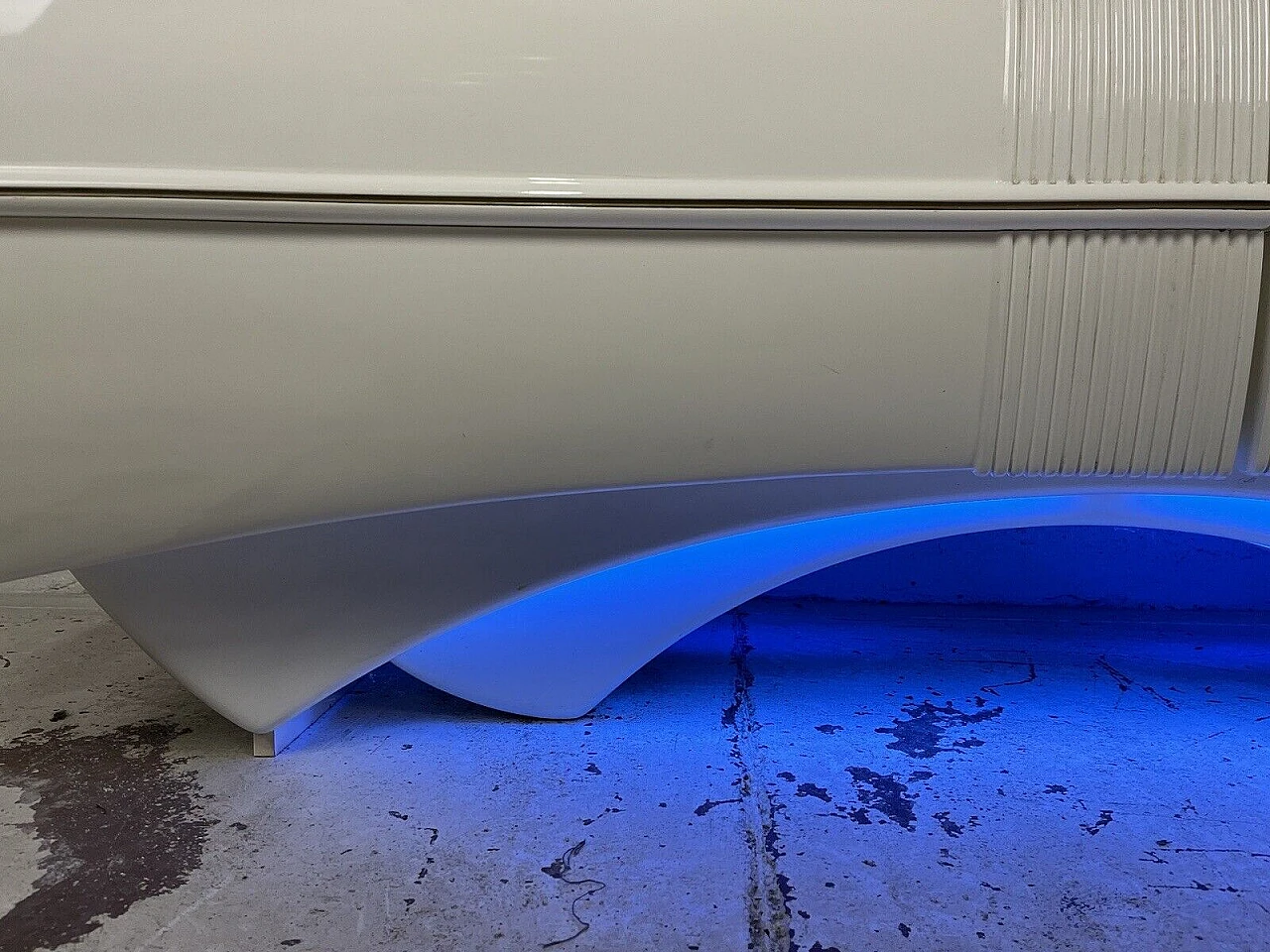 Cassettiera con specchio Space Age retroilluminata di DBM, anni '60 6