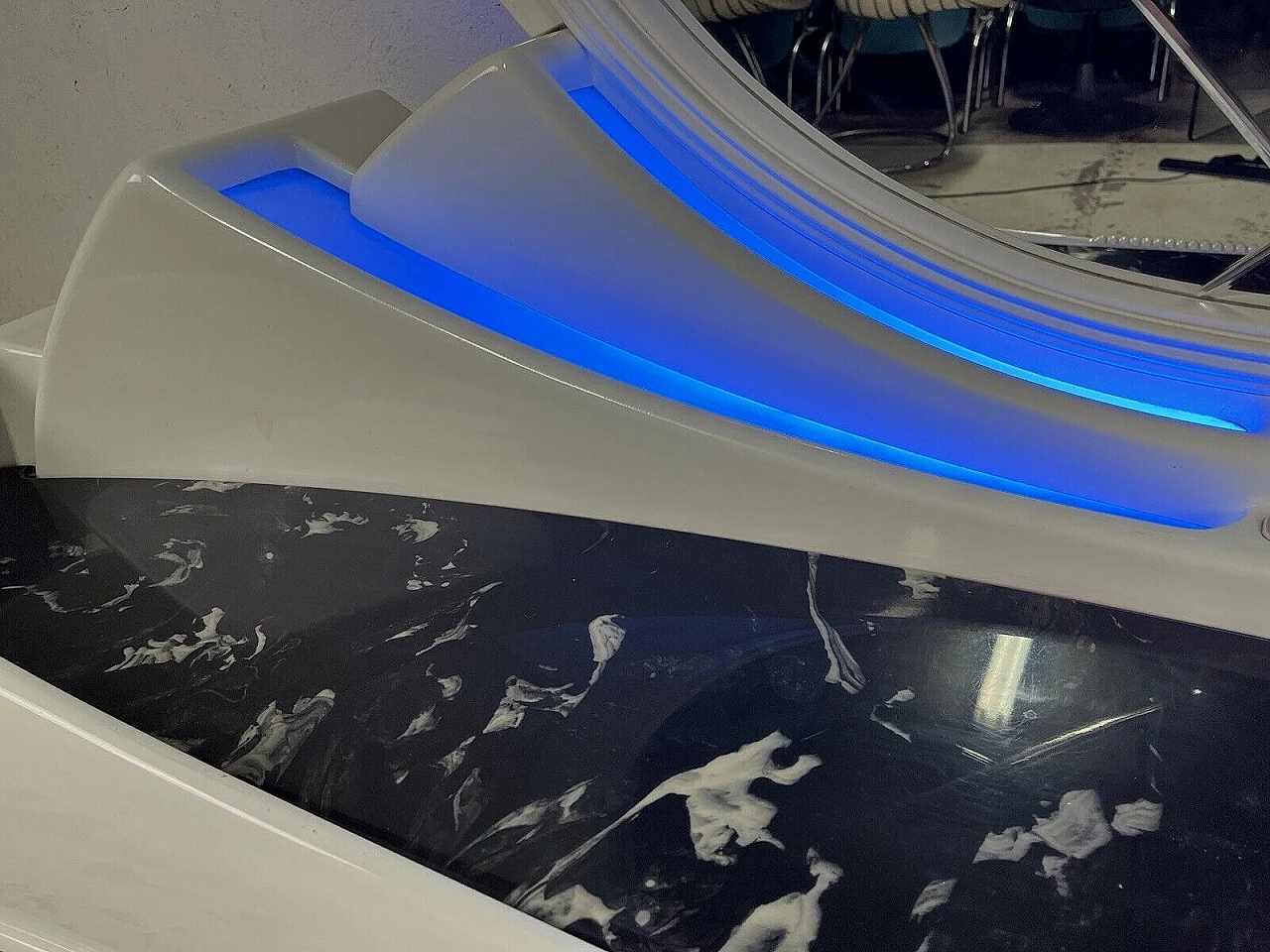 Cassettiera con specchio Space Age retroilluminata di DBM, anni '60 9