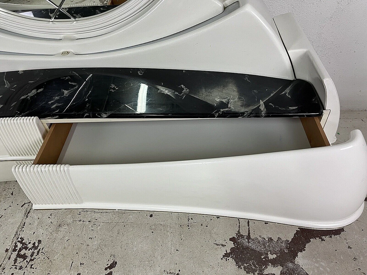 Cassettiera con specchio Space Age retroilluminata di DBM, anni '60 12