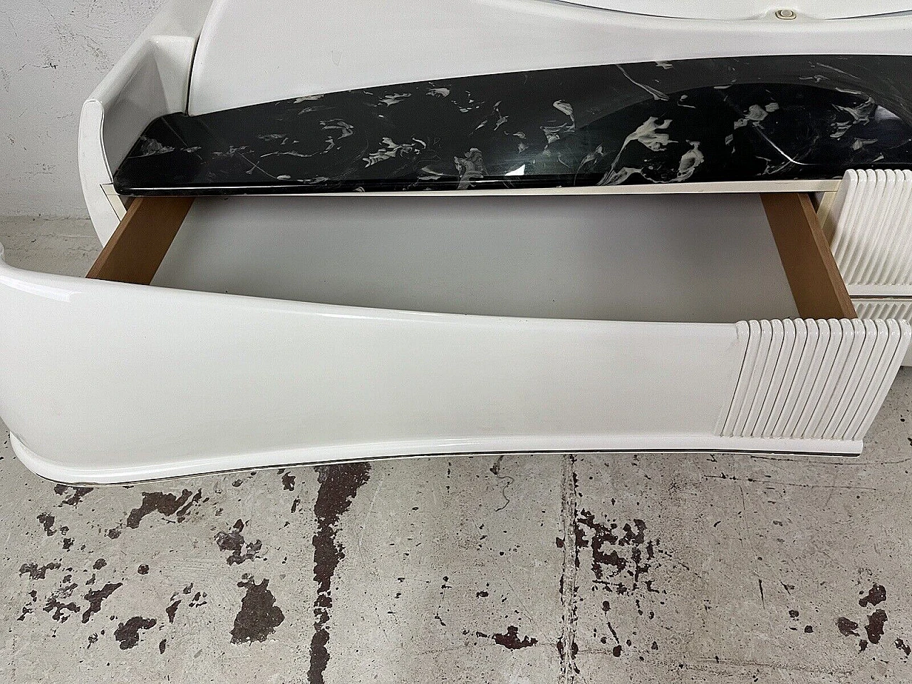 Cassettiera con specchio Space Age retroilluminata di DBM, anni '60 14