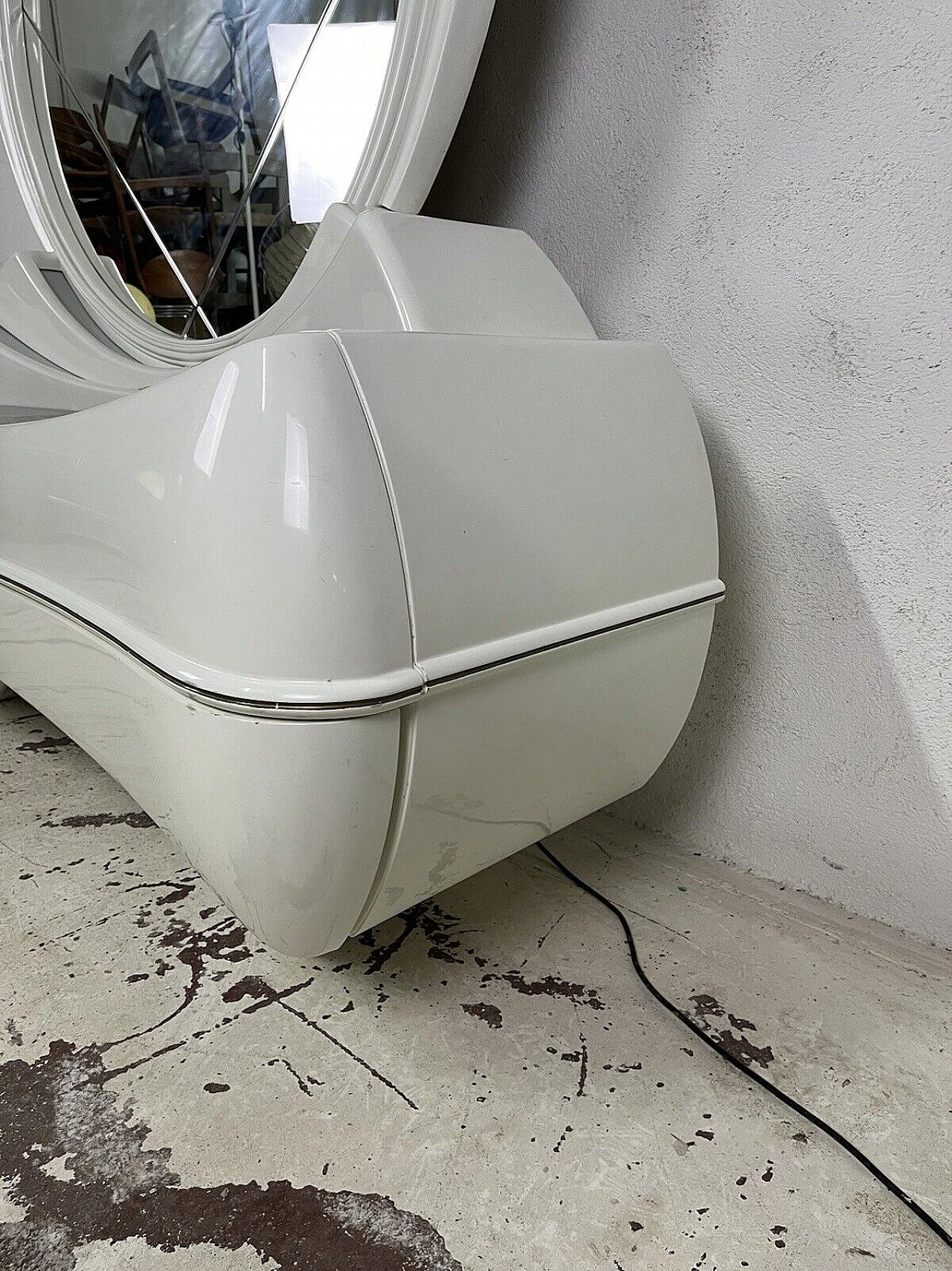 Cassettiera con specchio Space Age retroilluminata di DBM, anni '60 19