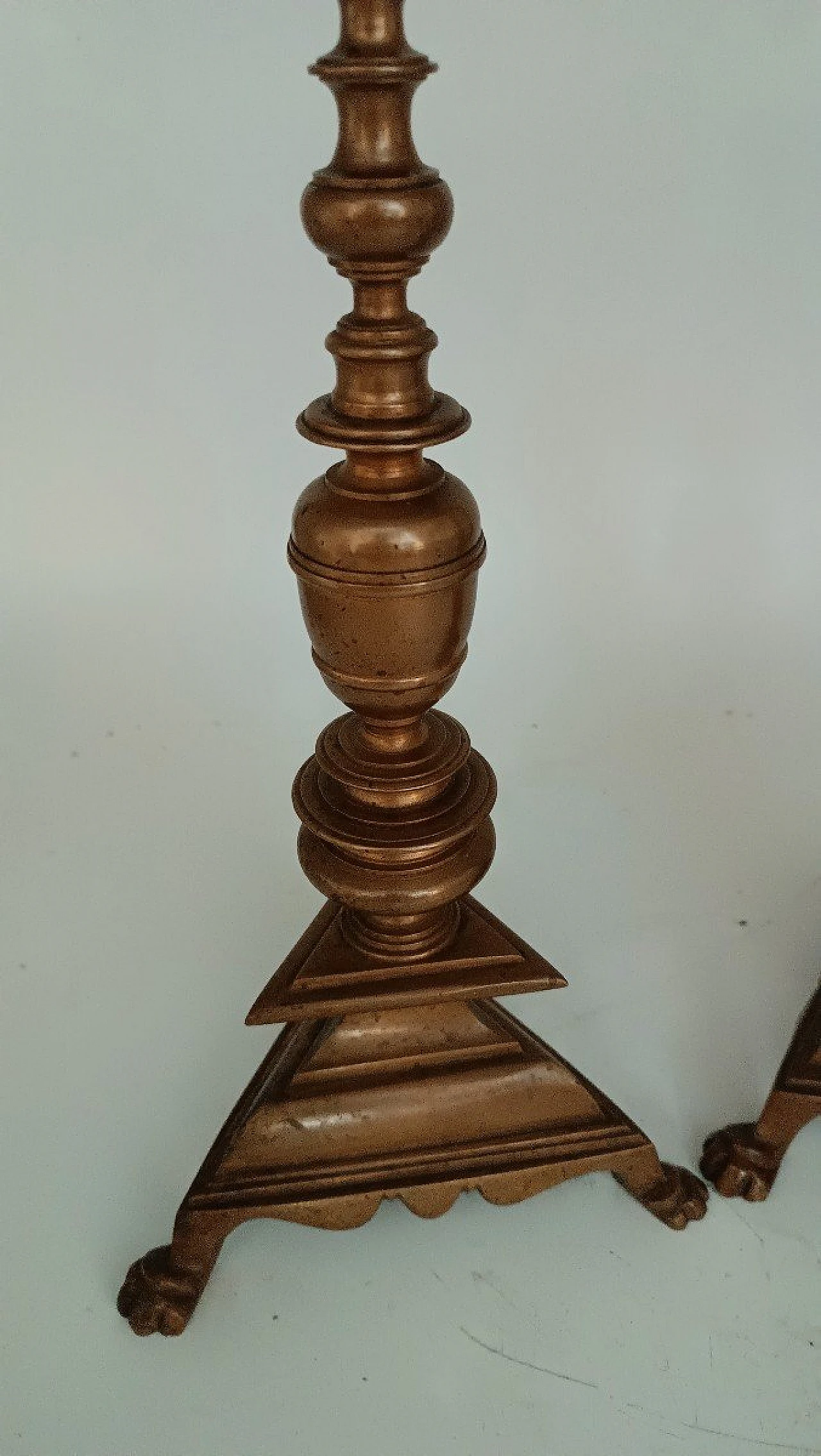 Coppia di candelieri in bronzo, '600 2