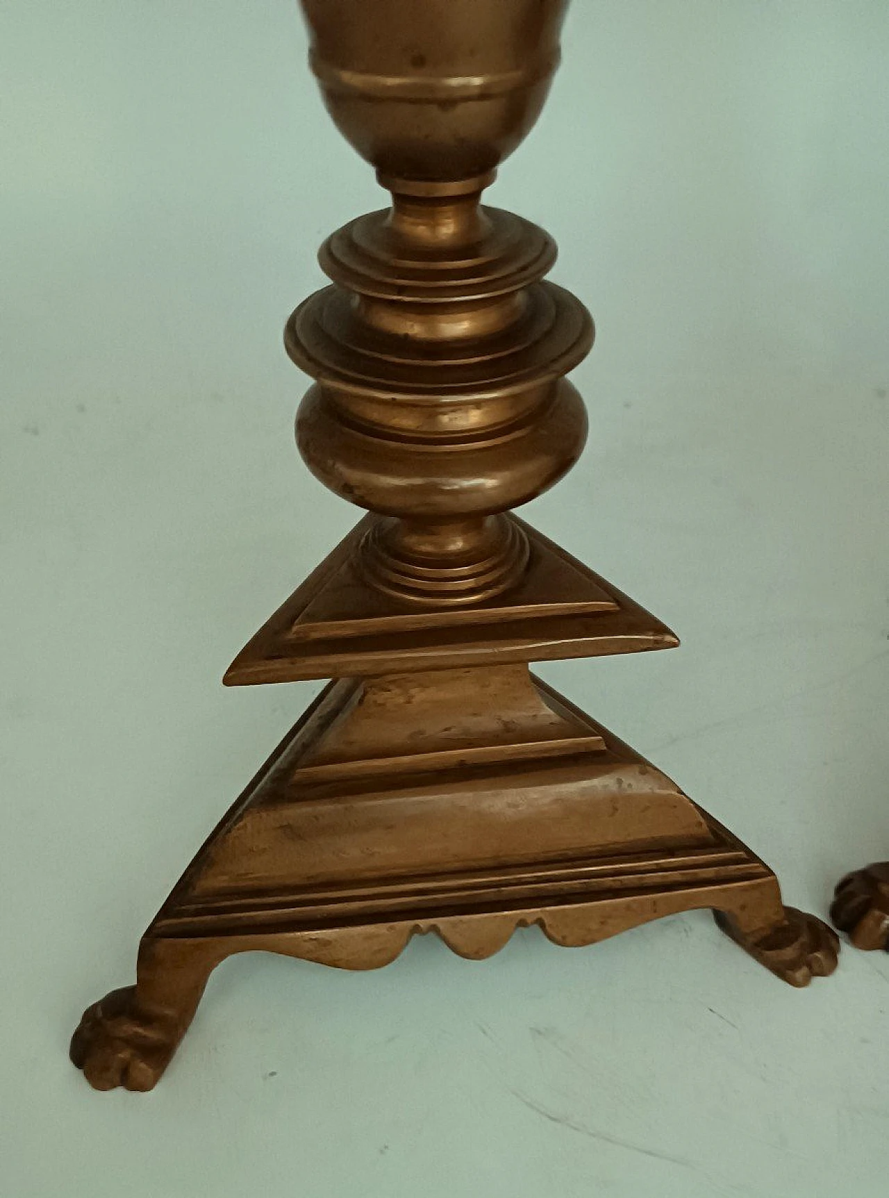 Coppia di candelieri in bronzo, '600 4