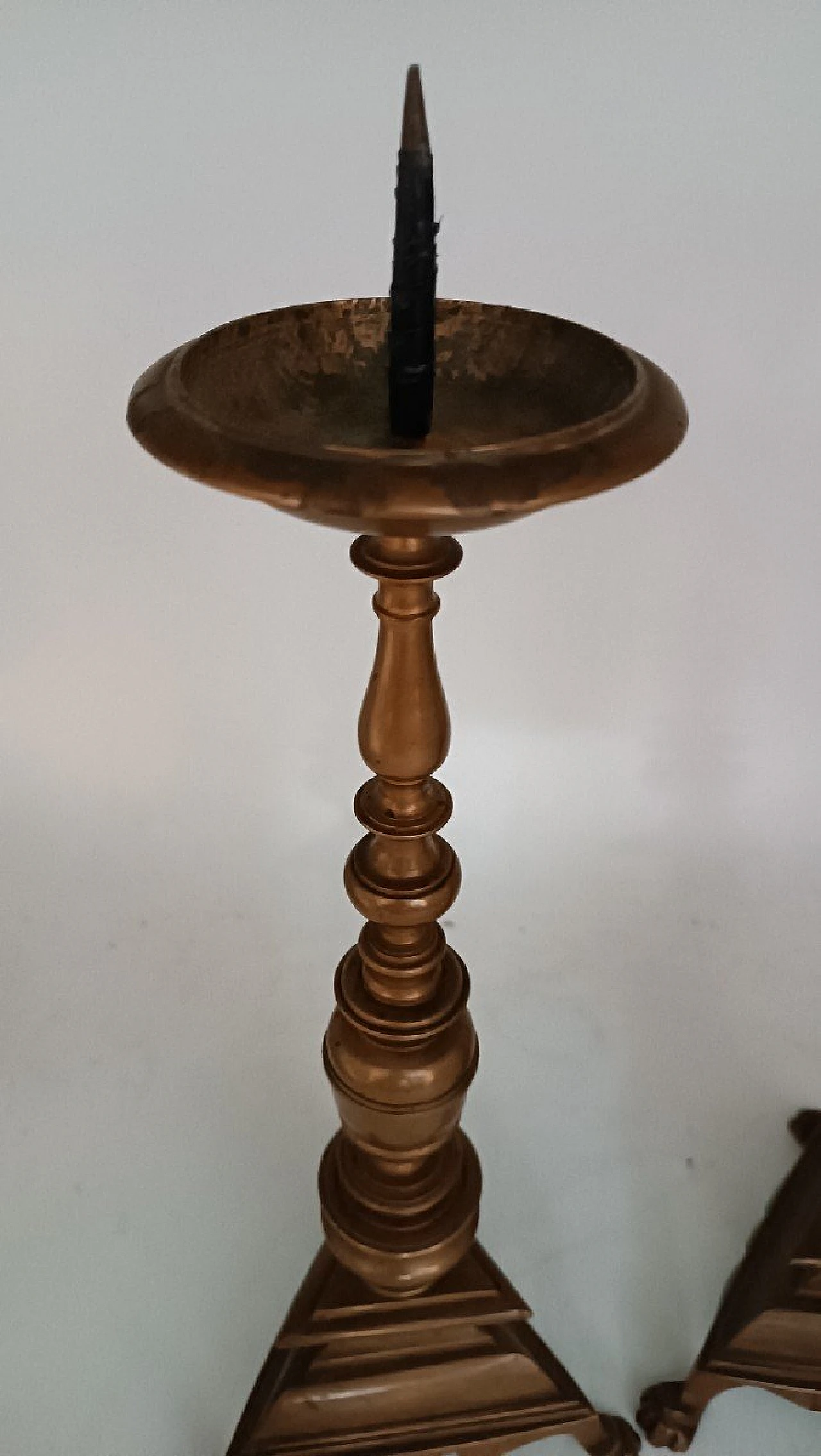 Coppia di candelieri in bronzo, '600 5