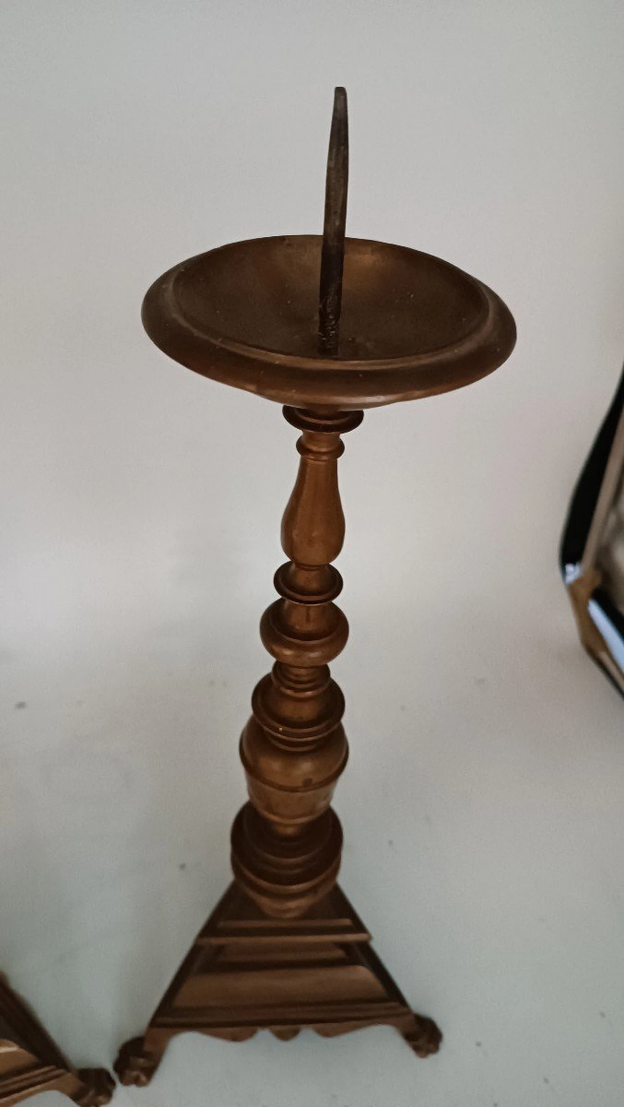 Coppia di candelieri in bronzo, '600 6