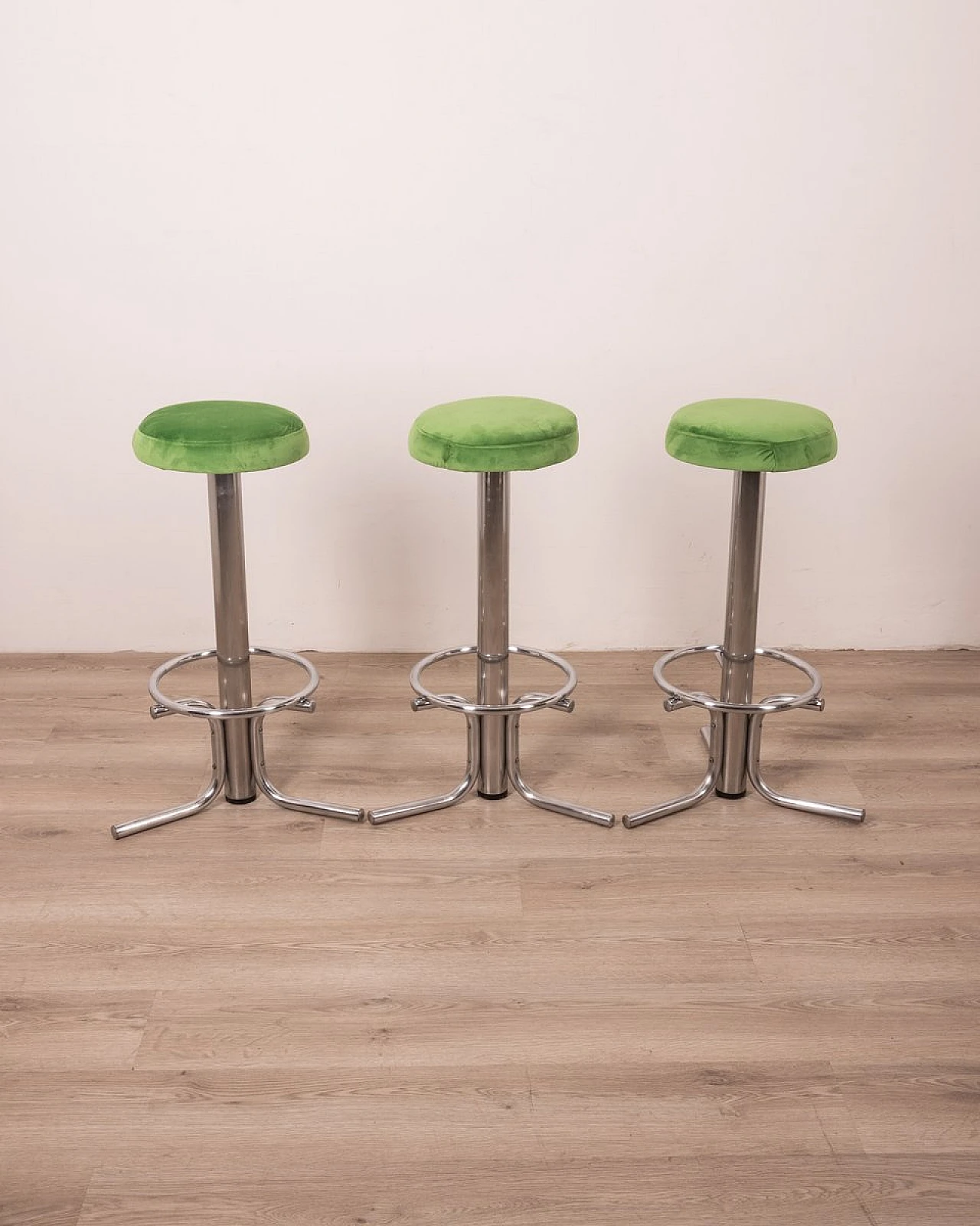 3 Stools in chromed metal with green velvet seat, 1970s 2