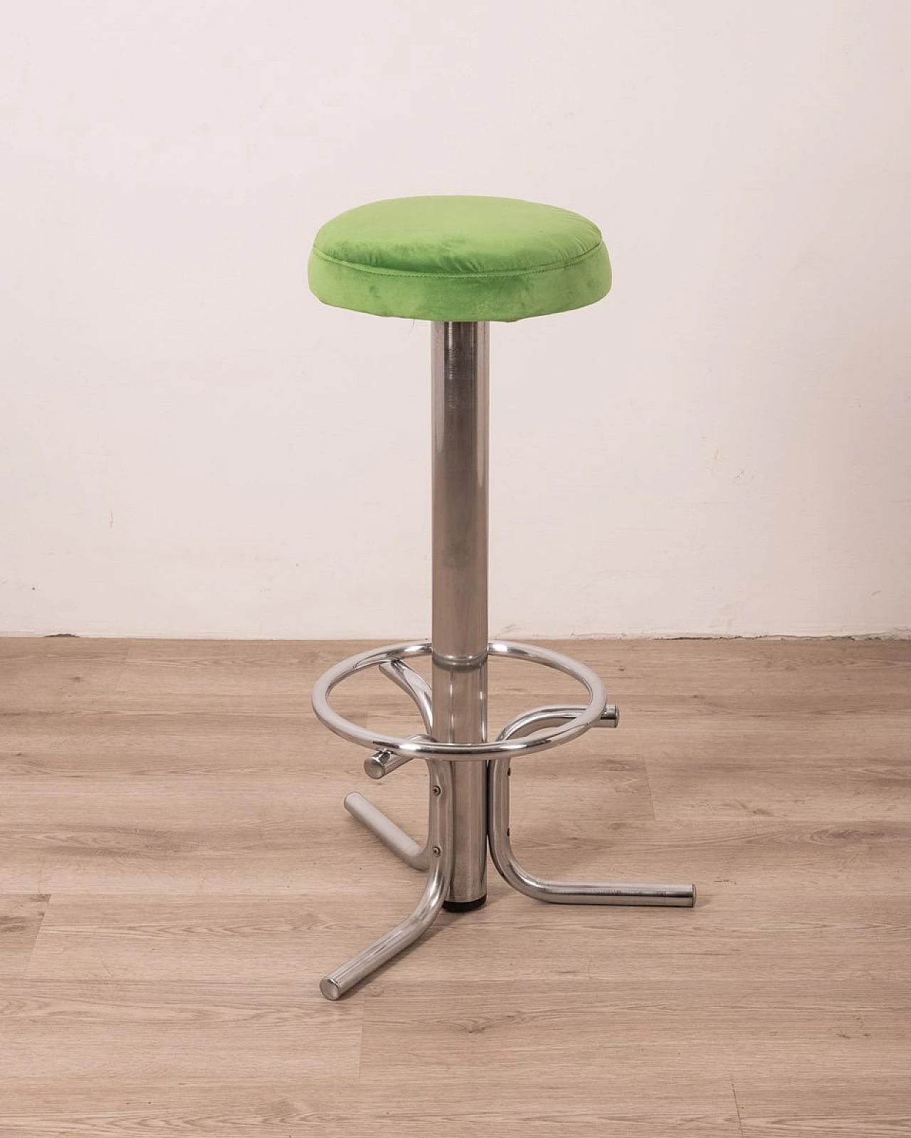 3 Stools in chromed metal with green velvet seat, 1970s 3