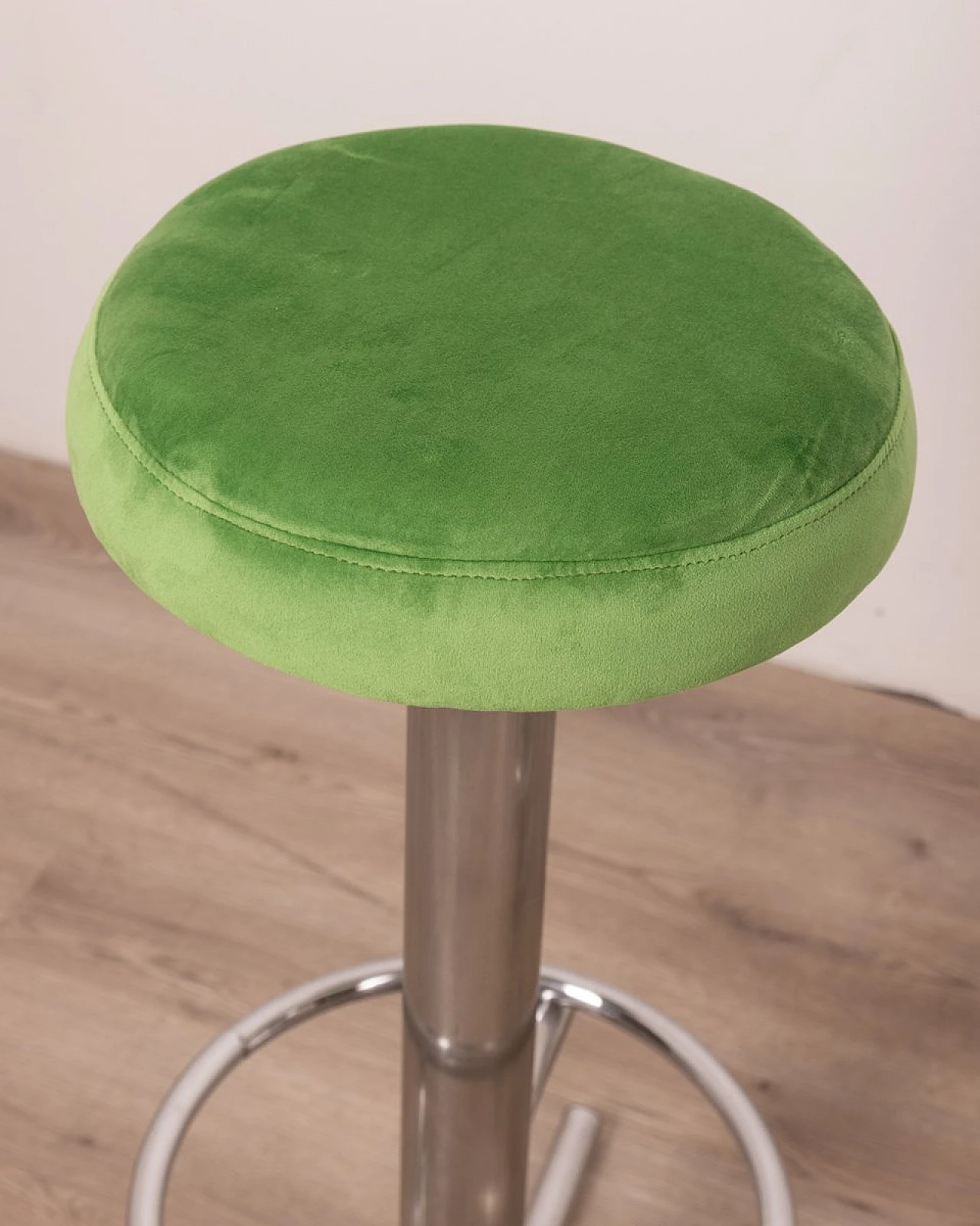 3 Stools in chromed metal with green velvet seat, 1970s 4