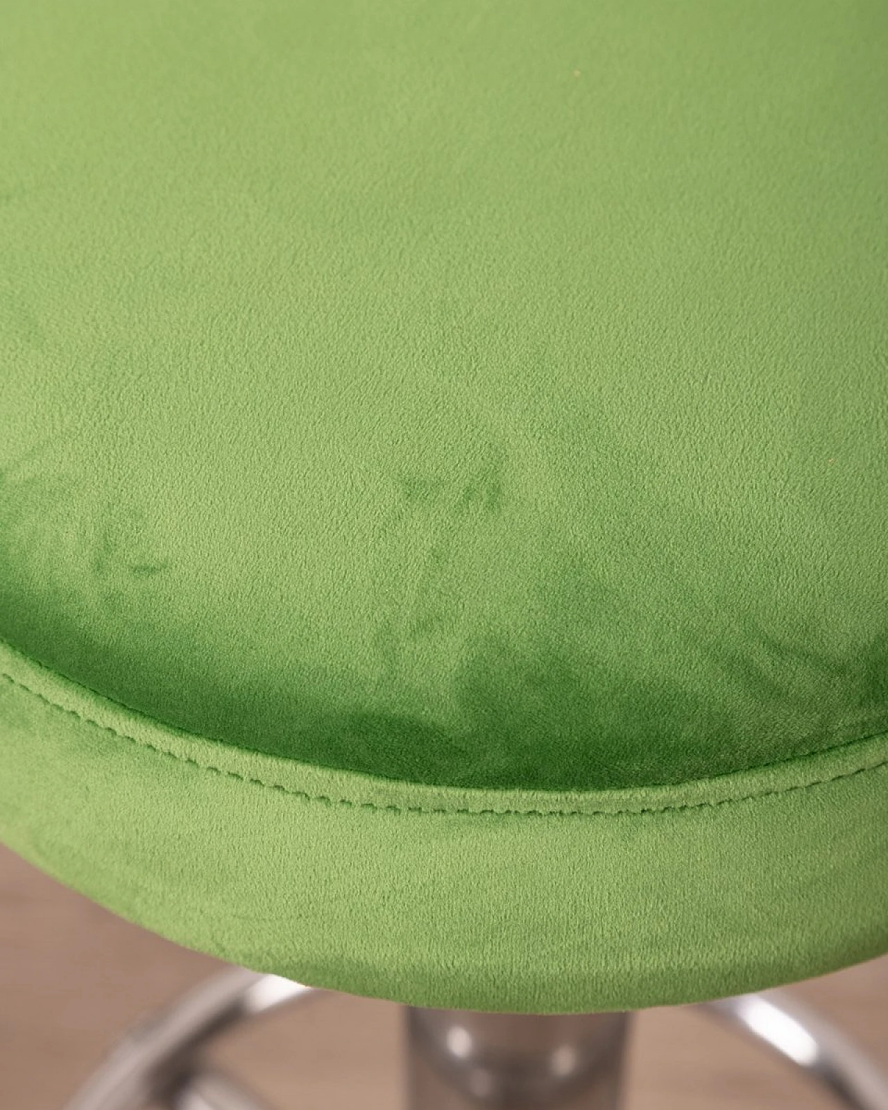 3 Stools in chromed metal with green velvet seat, 1970s 5