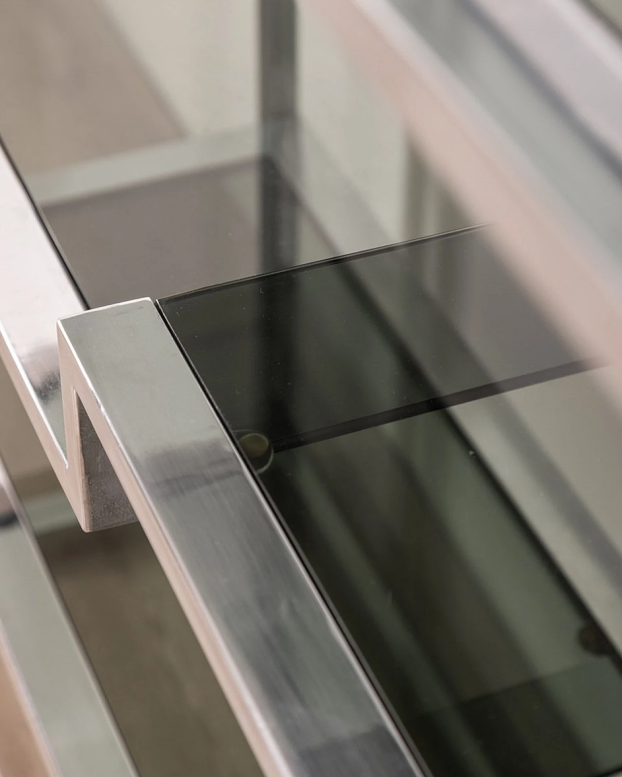 Chrome-plated metal bookcase with blue glass shelves, 1970s 7