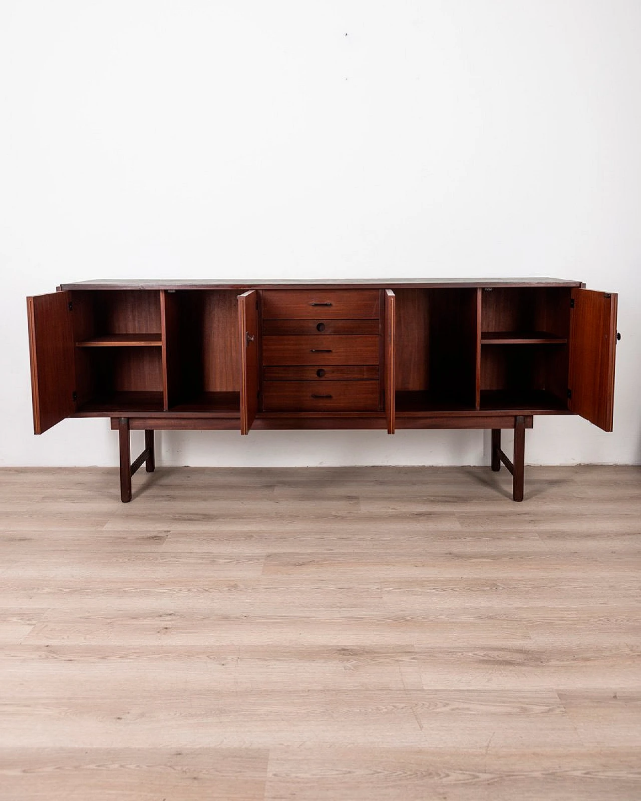 Credenza in teak con piano nero, ante e cassetti di Barovero, anni '60 3