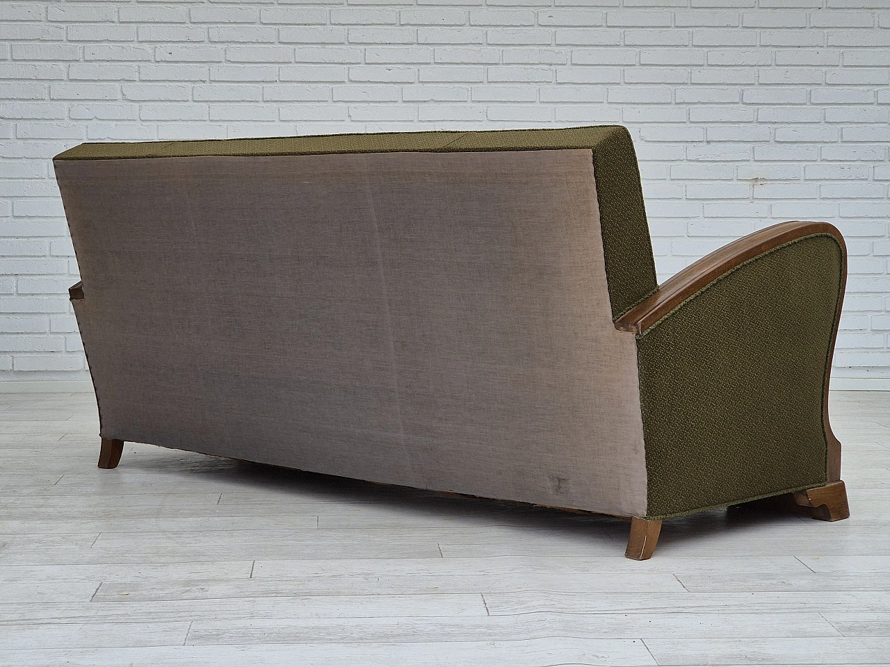 Divano danese a tre posti in rovere e tessuto verde, anni '50 6