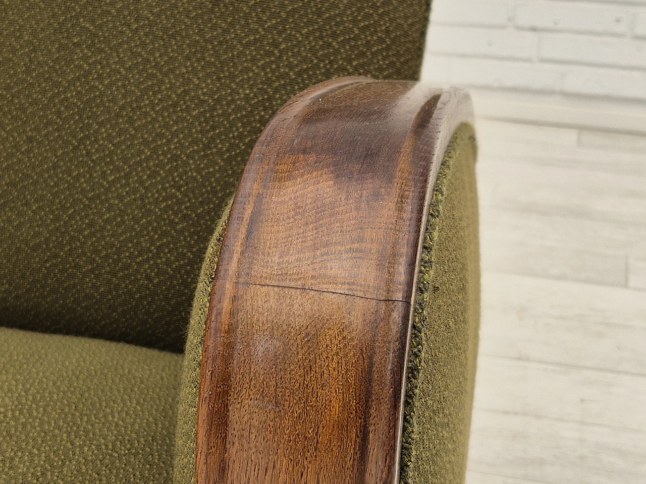 Divano danese a tre posti in rovere e tessuto verde, anni '50 13