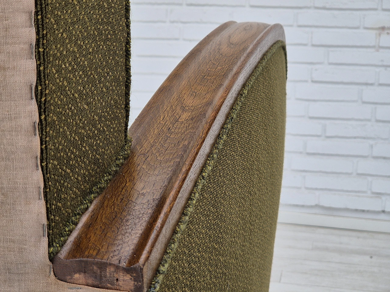 Divano danese a tre posti in rovere e tessuto verde, anni '50 14