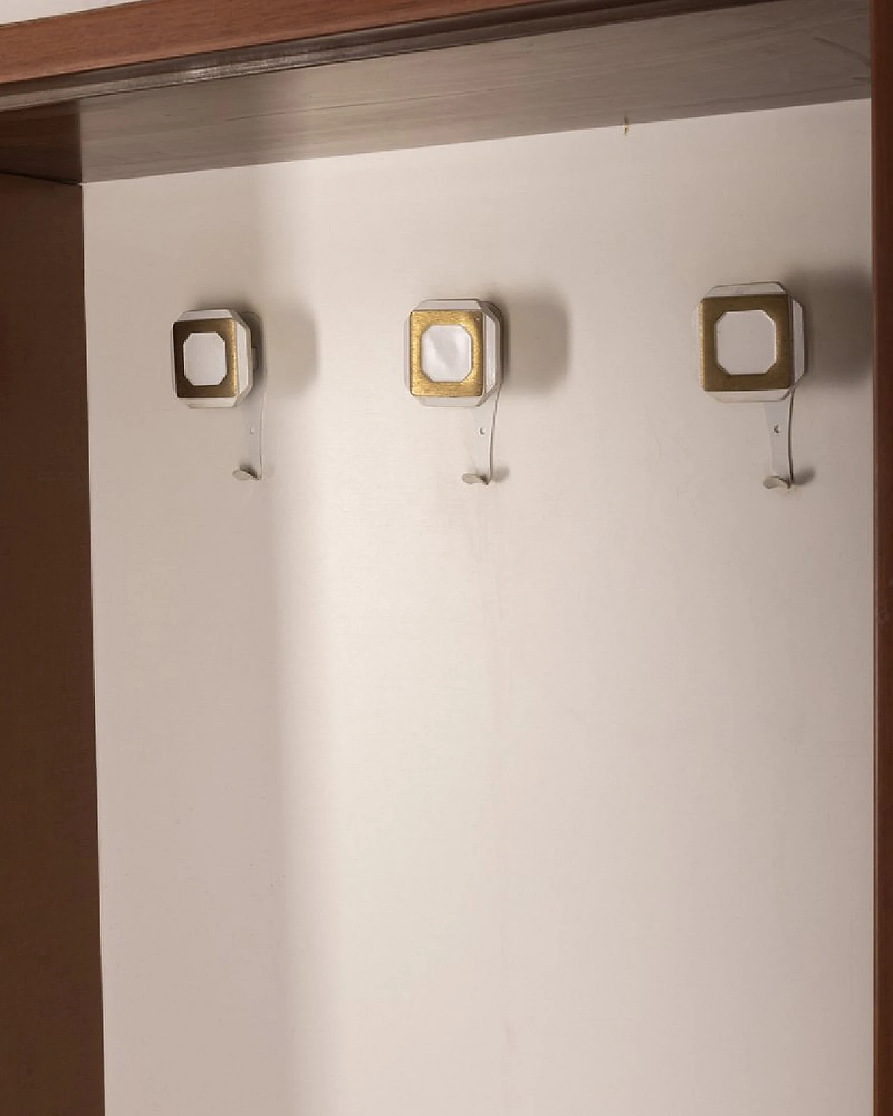 Mobile da ingresso con ante scorrevole ed attaccapanni, anni '60 6