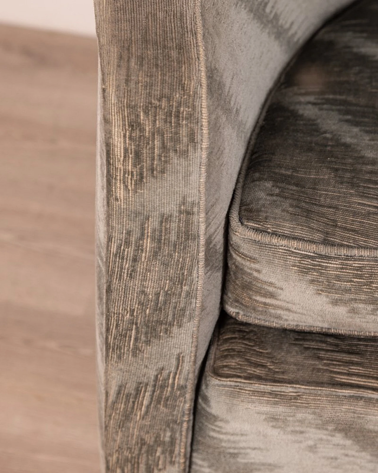 Divano curvo a 4 posti in velluto grigio e piedi in legno, anni '50 8