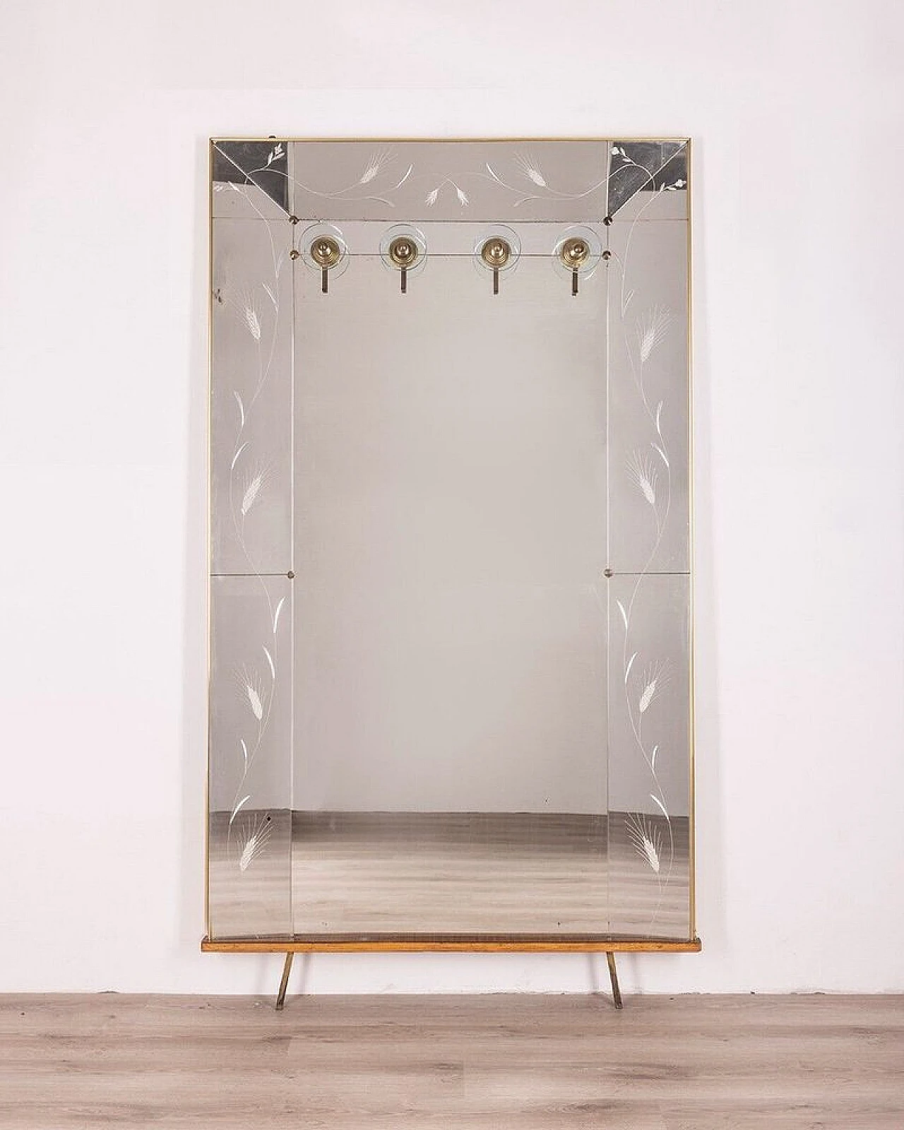 Specchio con appendiabiti in ottone e legno di Cristal Art, anni '50 1