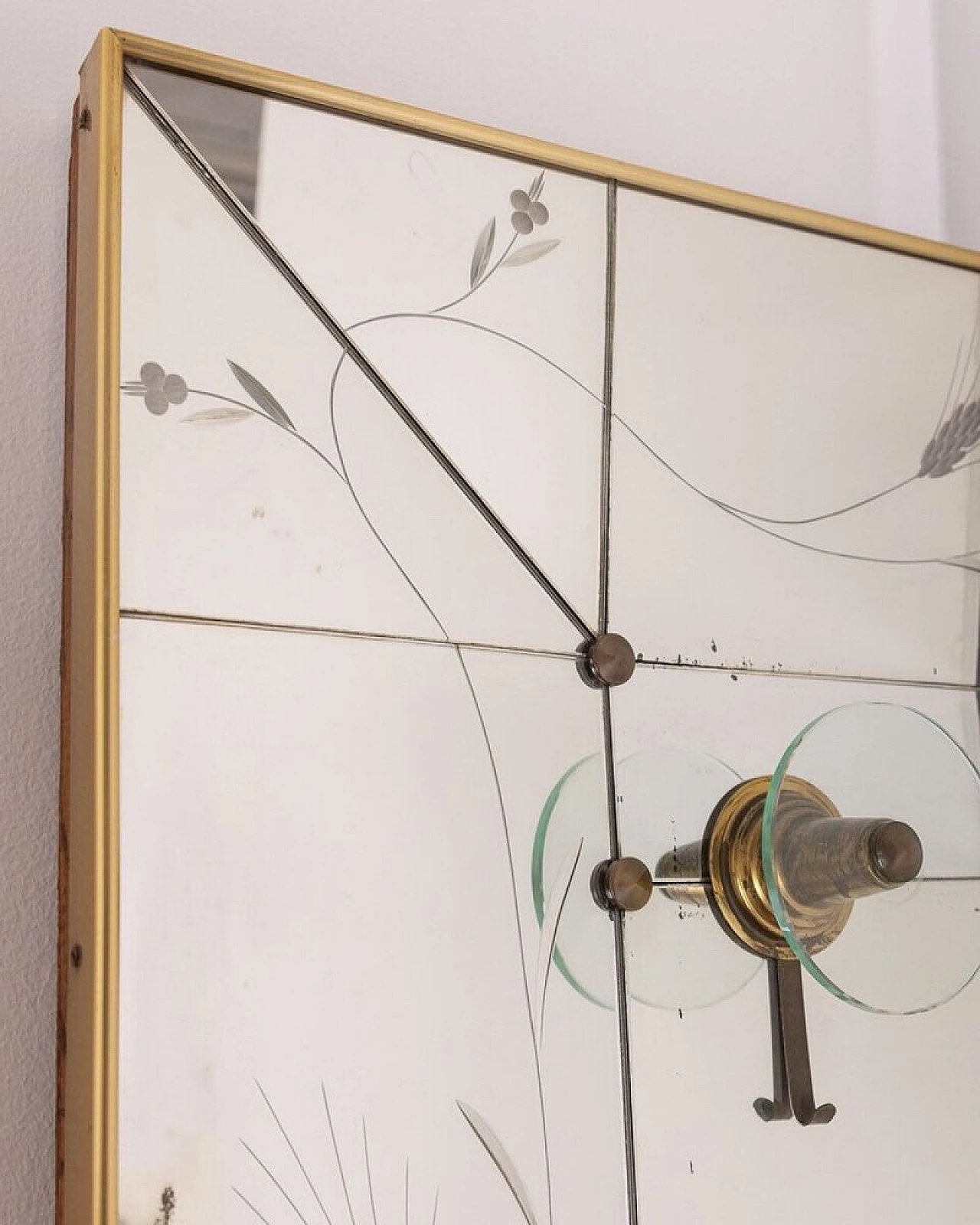 Specchio con appendiabiti in ottone e legno di Cristal Art, anni '50 4