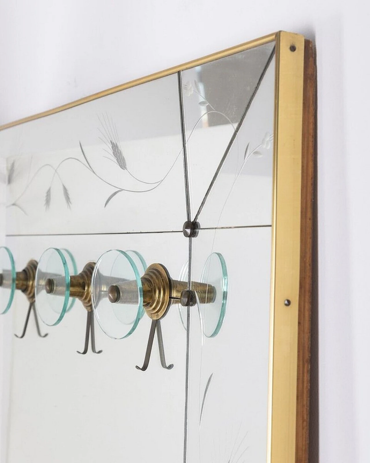 Specchio con appendiabiti in ottone e legno di Cristal Art, anni '50 7