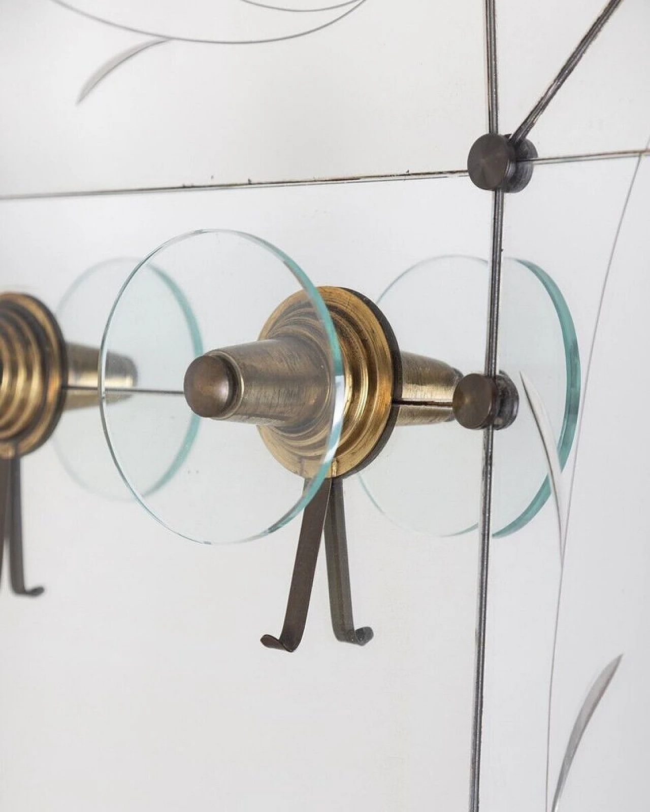 Specchio con appendiabiti in ottone e legno di Cristal Art, anni '50 10