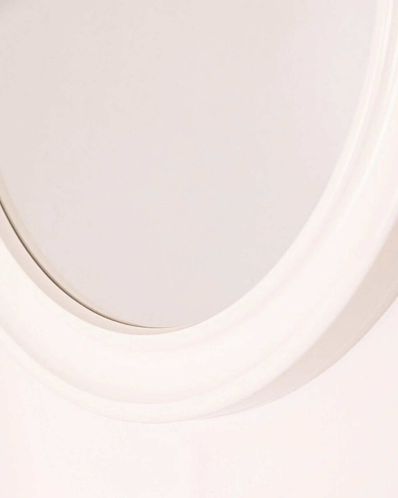 Specchio con cornice in plastica bianca di Carrara Matta, anni '70 3