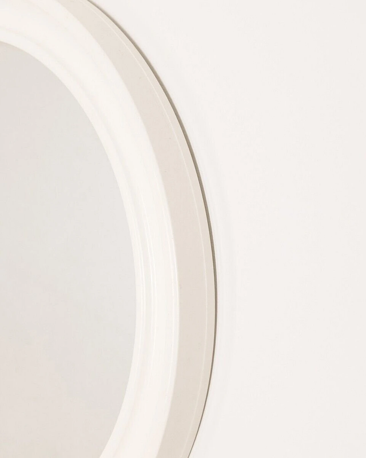 Specchio con cornice in plastica bianca di Carrara Matta, anni '70 4