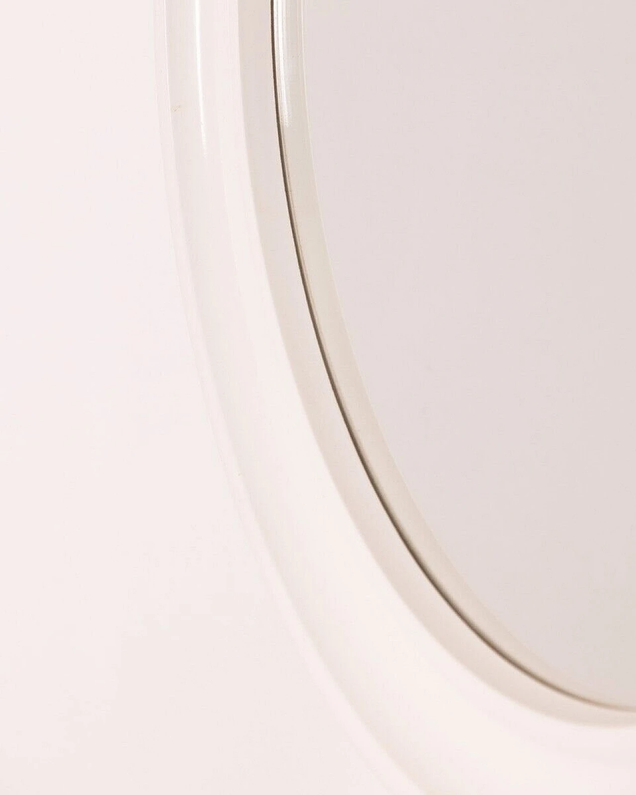 Specchio con cornice in plastica bianca di Carrara Matta, anni '70 5