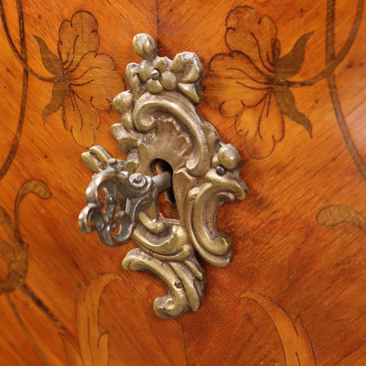 Comò francese stile Rococò in legno con piano in marmo, inizio '900 6