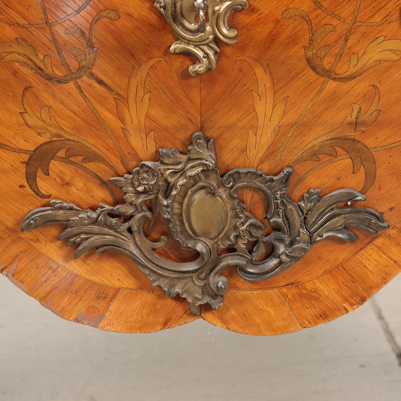 Comò francese stile Rococò in legno con piano in marmo, inizio '900 7