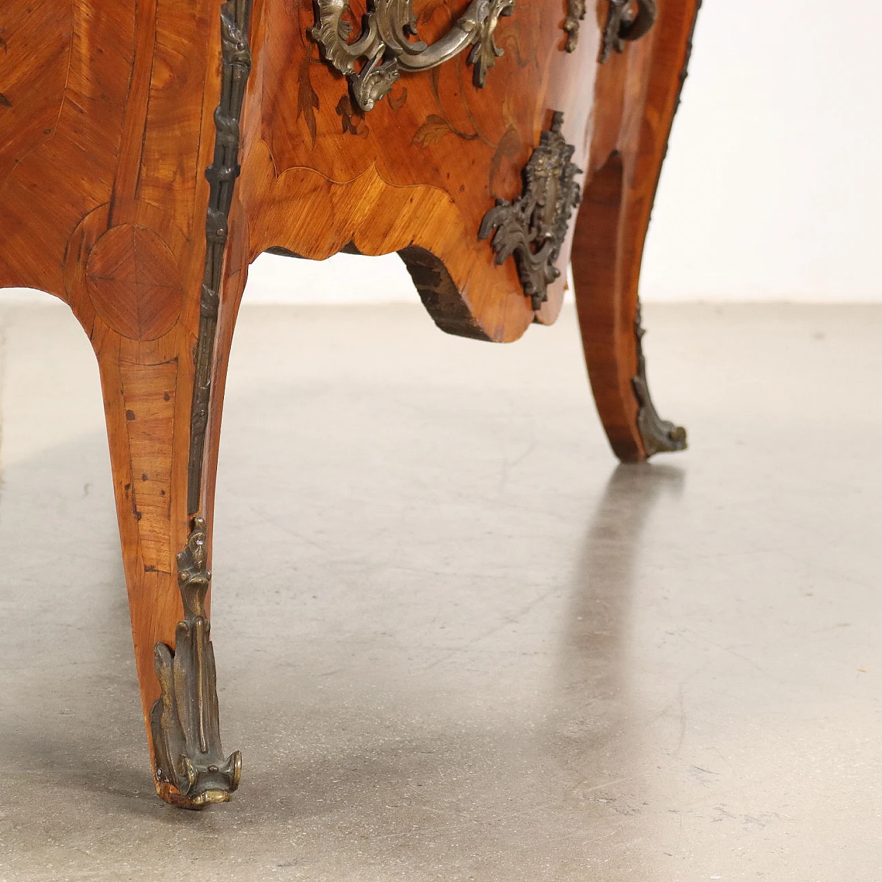 Comò francese stile Rococò in legno con piano in marmo, inizio '900 8