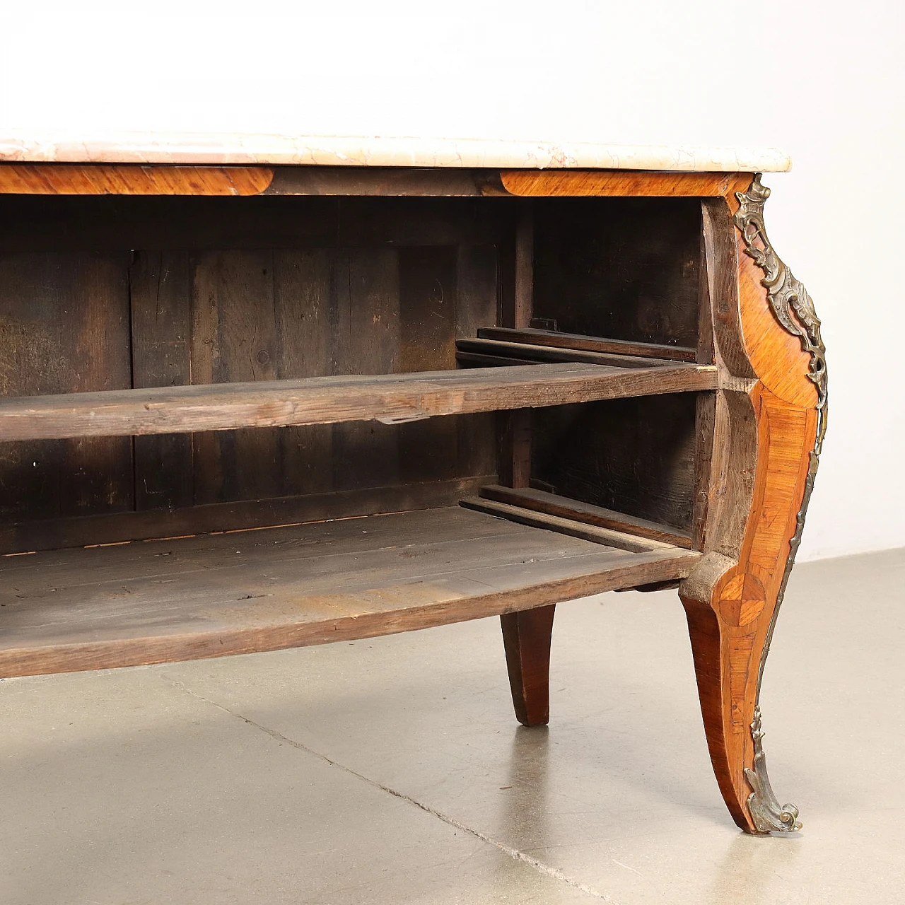Comò francese stile Rococò in legno con piano in marmo, inizio '900 10