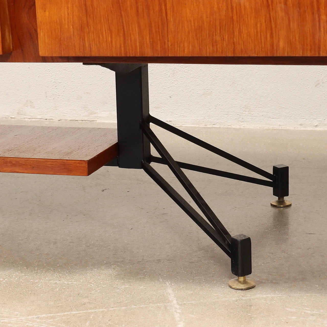 Credenza in teak impiallacciato con mensola in marmo, anni '60 10