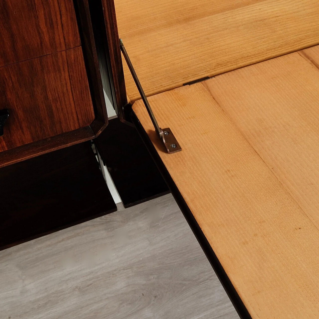 Libreria in palissandro e ferro, anni '60 11