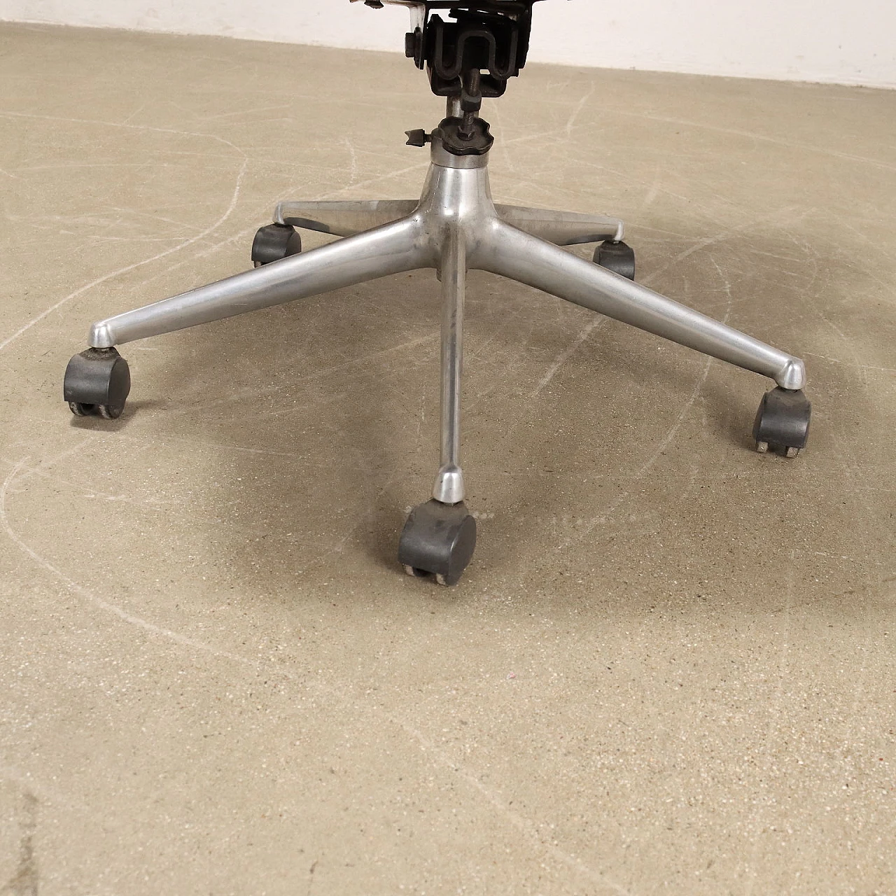 Poltrona da ufficio in alluminio e skai di MIM Roma, anni '60 7