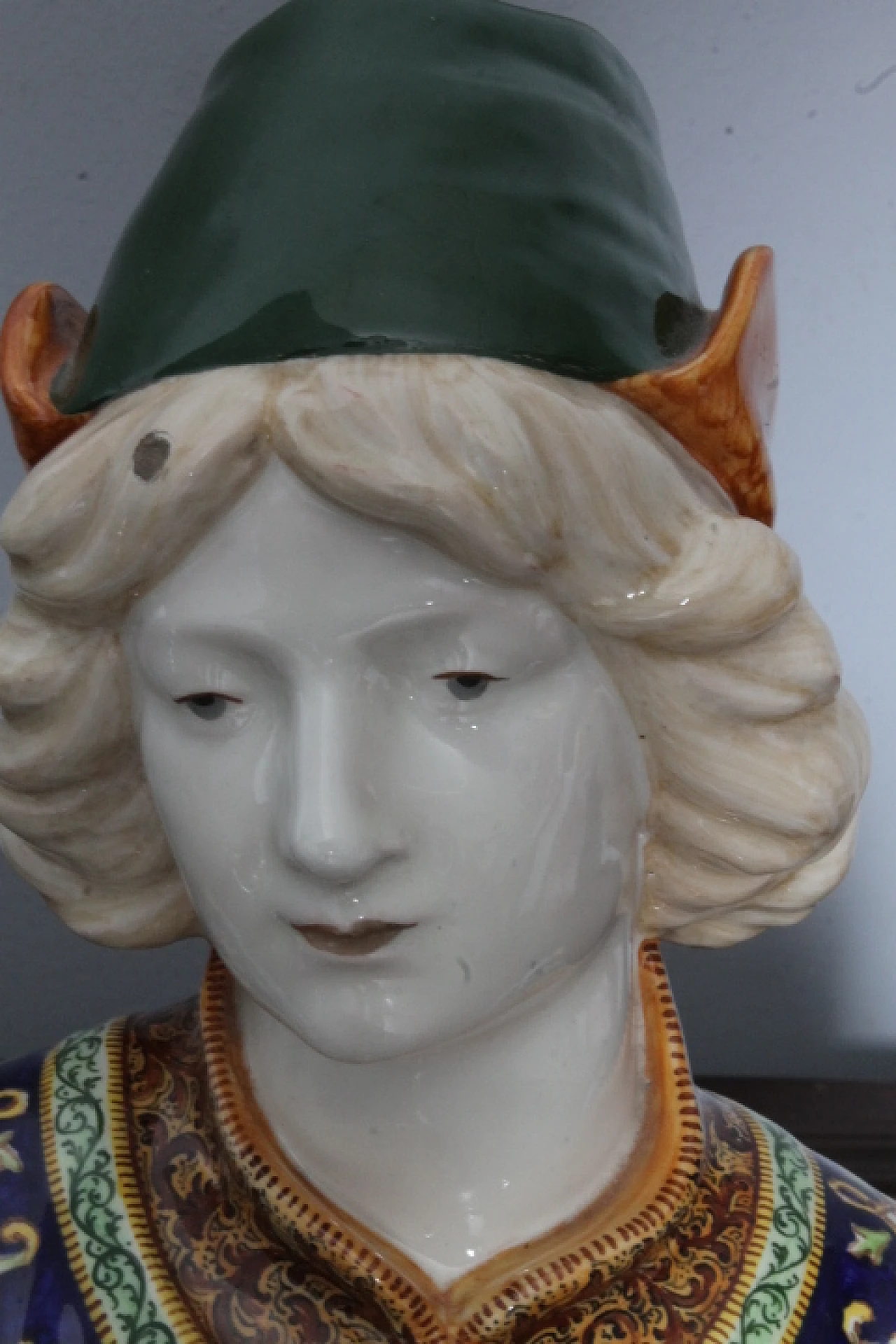 Coppia di busti in maiolica di Minghetti Bologna, inizio '900 5