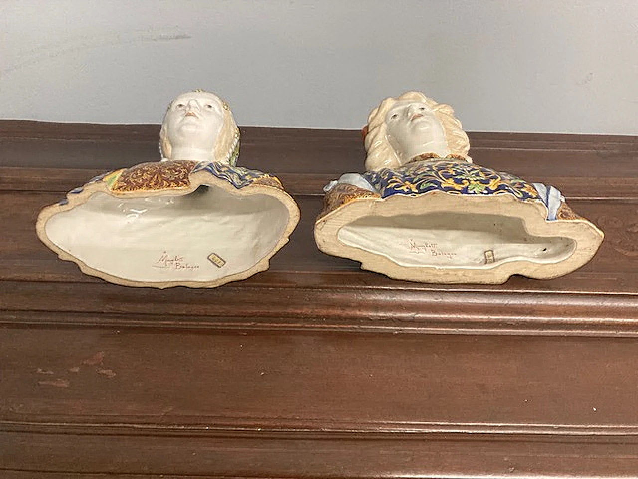 Coppia di busti in maiolica di Minghetti Bologna, inizio '900 16