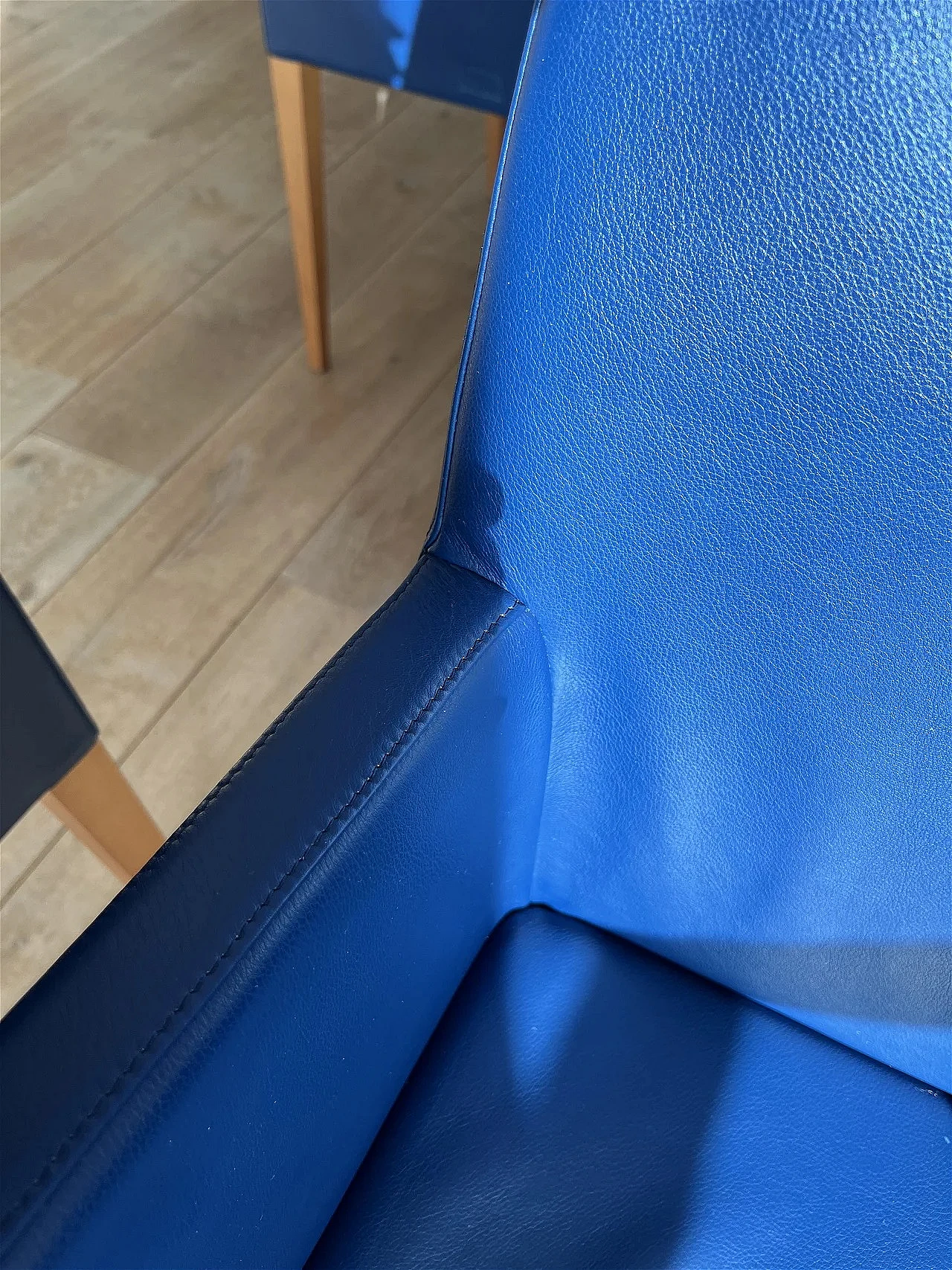 4 Liz blue grained leather armchairs by Poltorna Frau 5