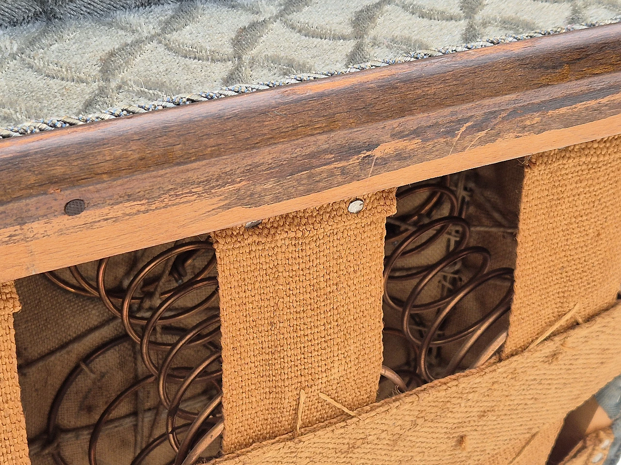 Poltrona danese in faggio e velluto, anni '60 19