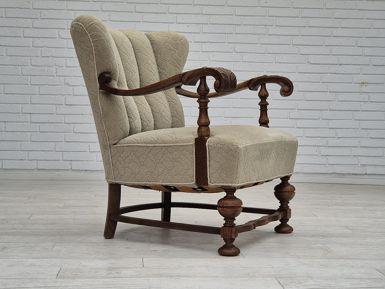 Poltrona danese in tessuto e rovere intagliato, anni '50 1