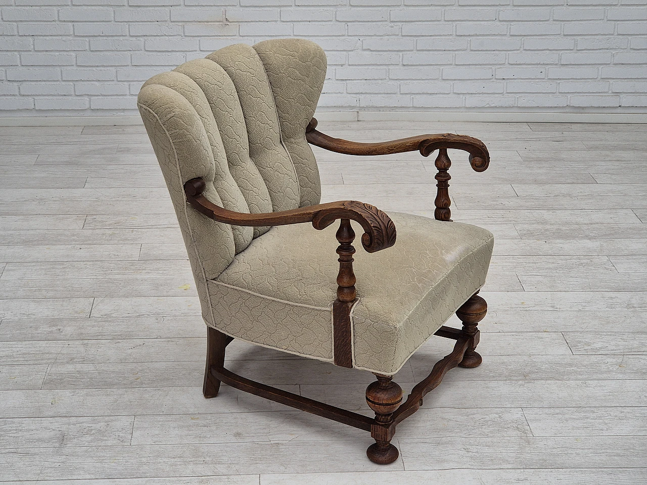 Poltrona danese in tessuto e rovere intagliato, anni '50 2