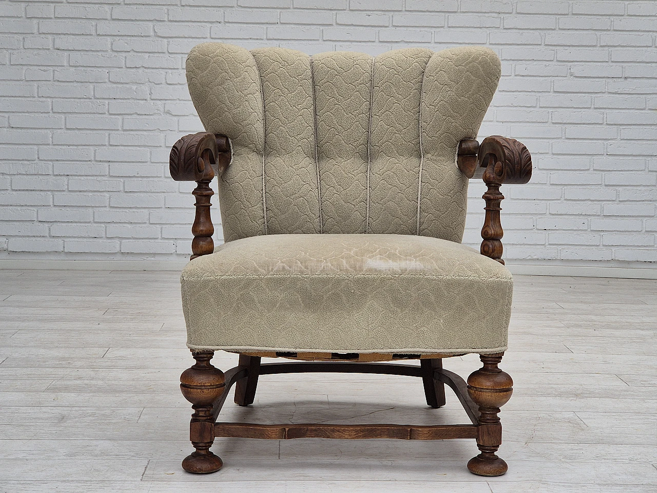 Poltrona danese in tessuto e rovere intagliato, anni '50 3