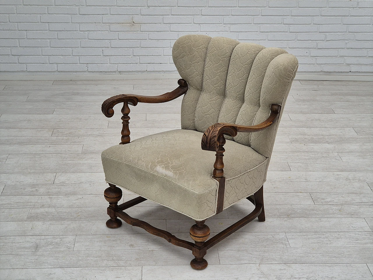 Poltrona danese in tessuto e rovere intagliato, anni '50 15