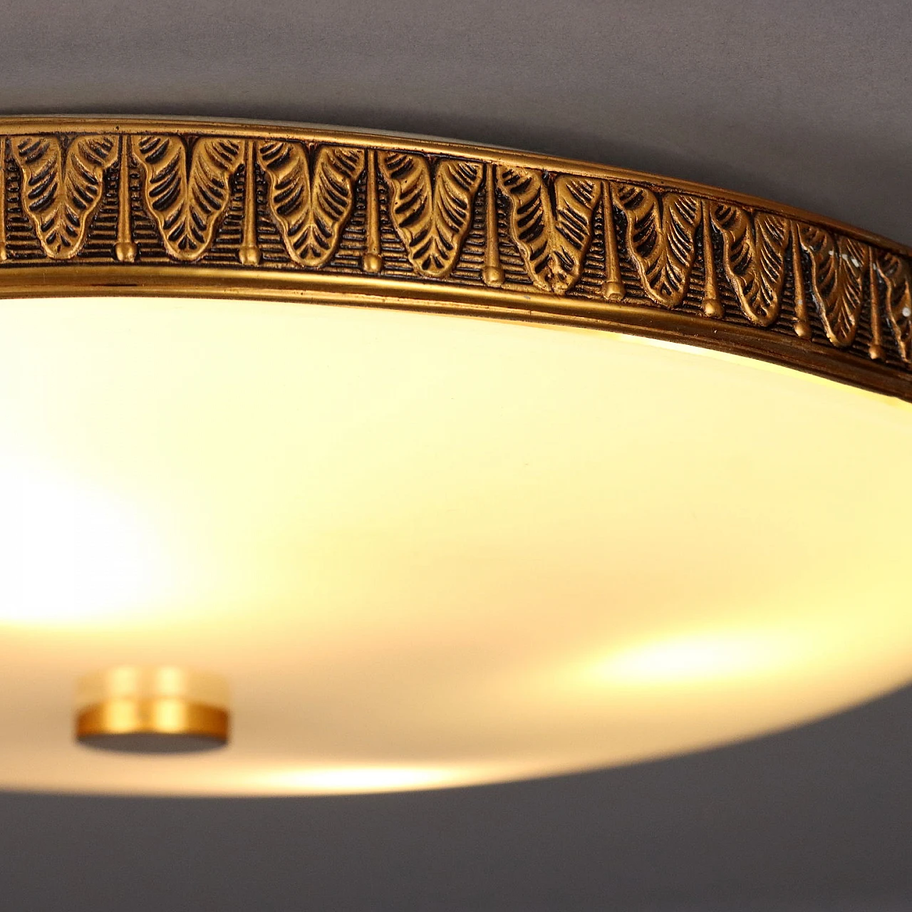 Plafoniera in ottone e vetro, anni '60 6