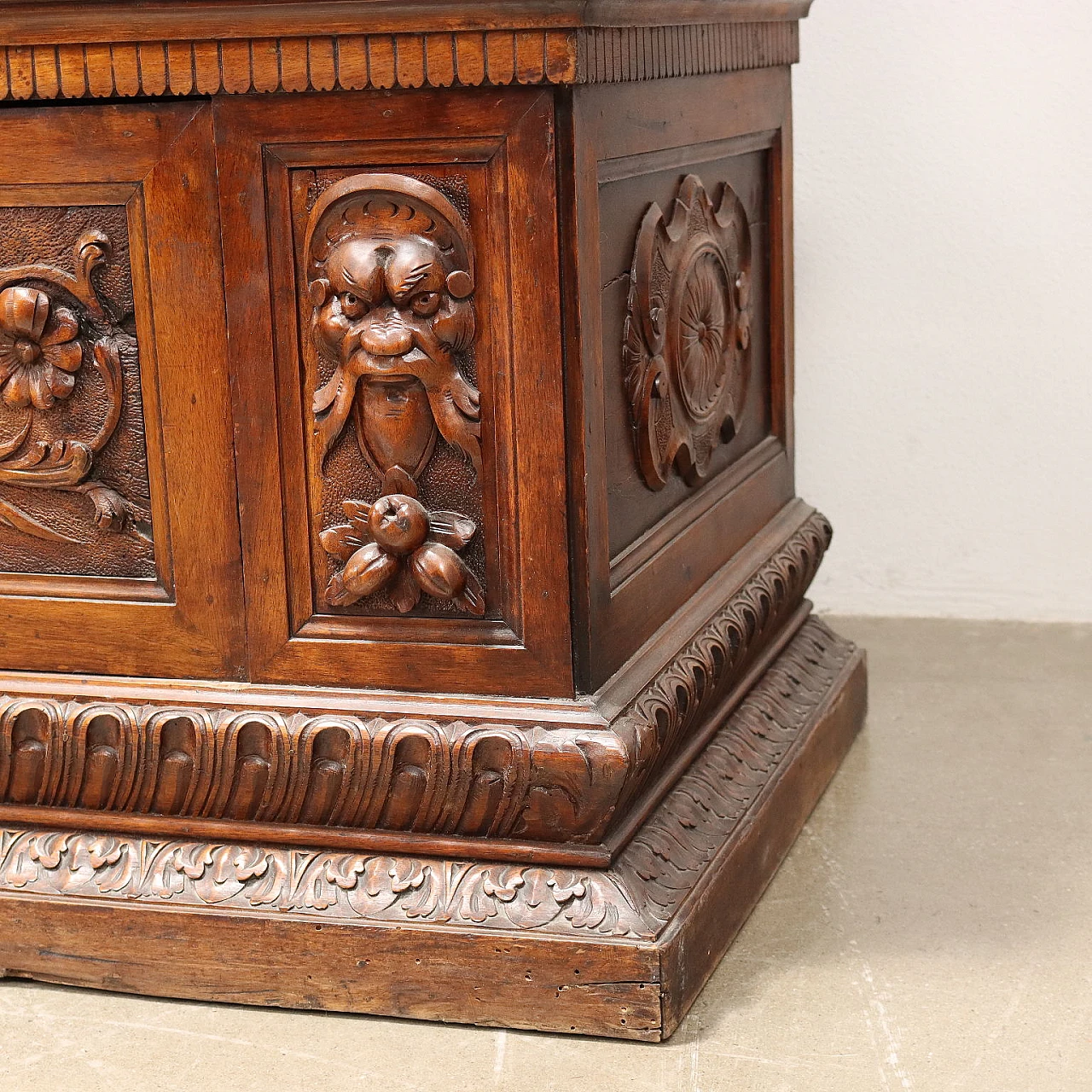 Inlaid walnut showcase with glass doors and drawer, 19th century 10