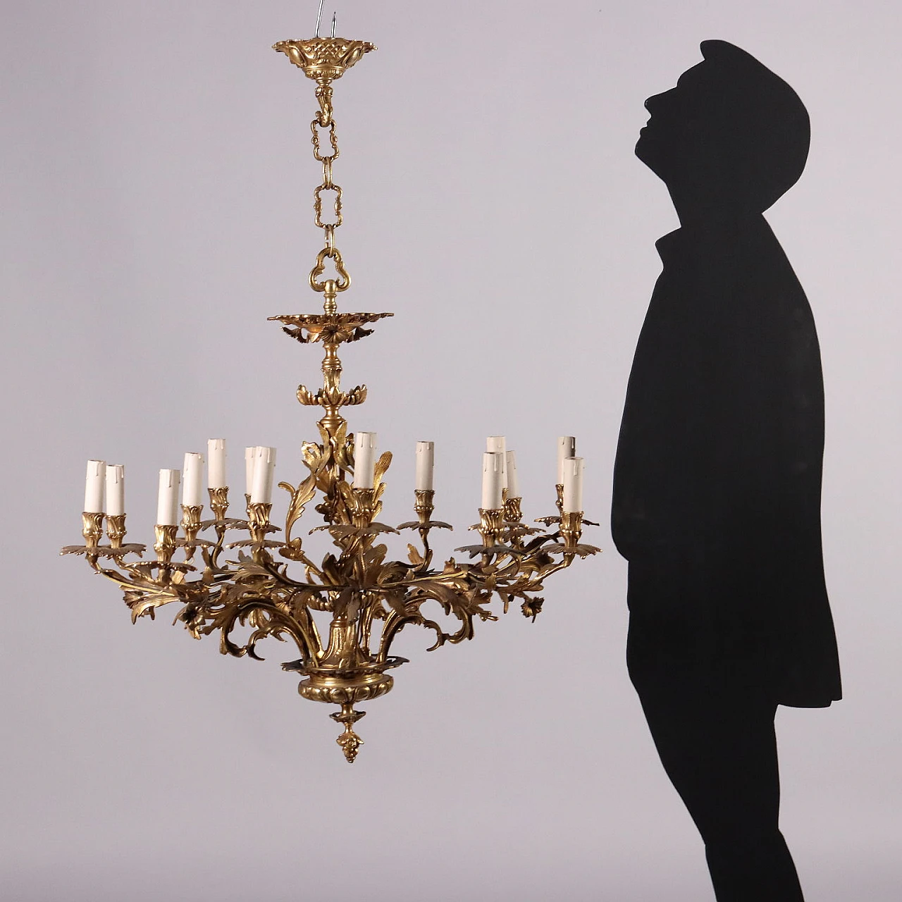 Gilded bronze 15-light chandelier with leaf elements 2