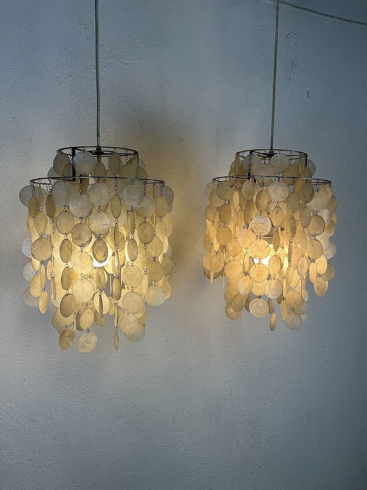 Coppia di lampadari in madreperla di Verner Panton, anni '60 5