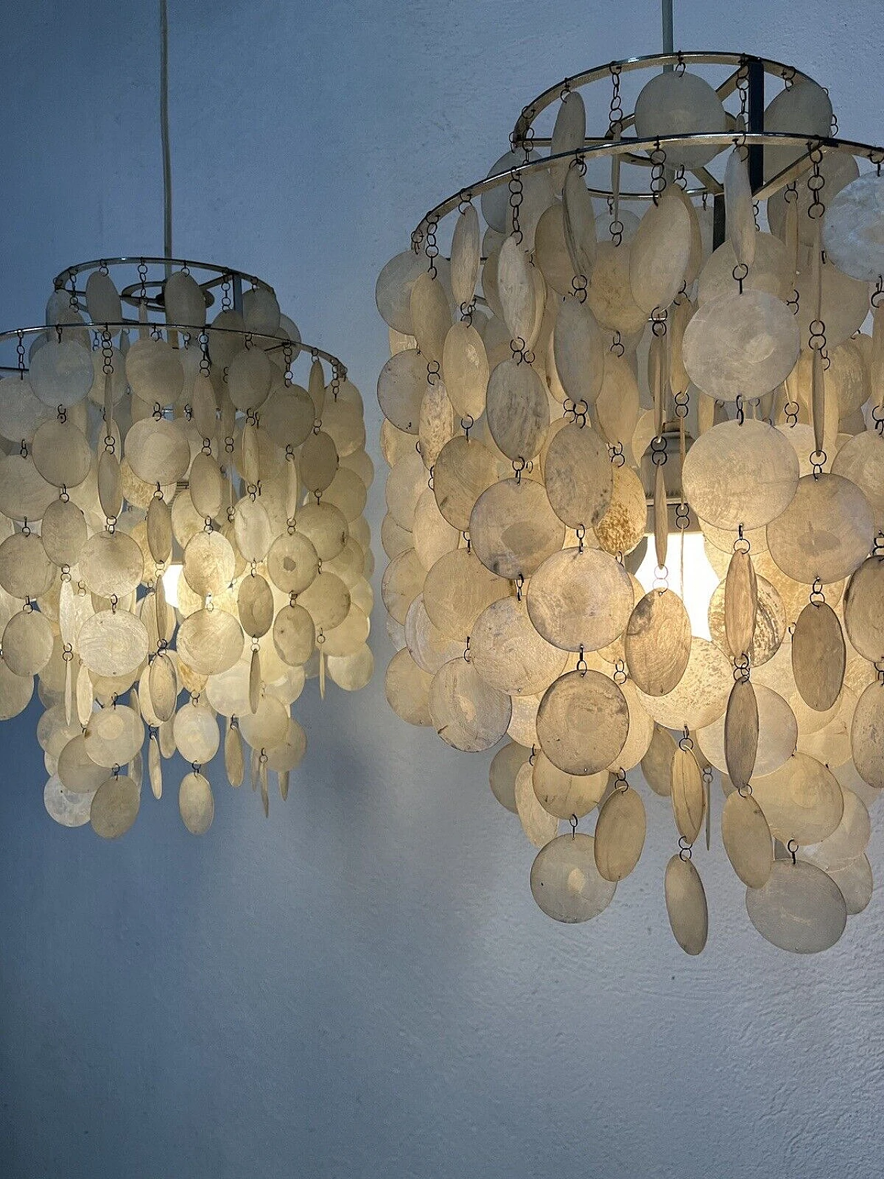 Coppia di lampadari in madreperla di Verner Panton, anni '60 8
