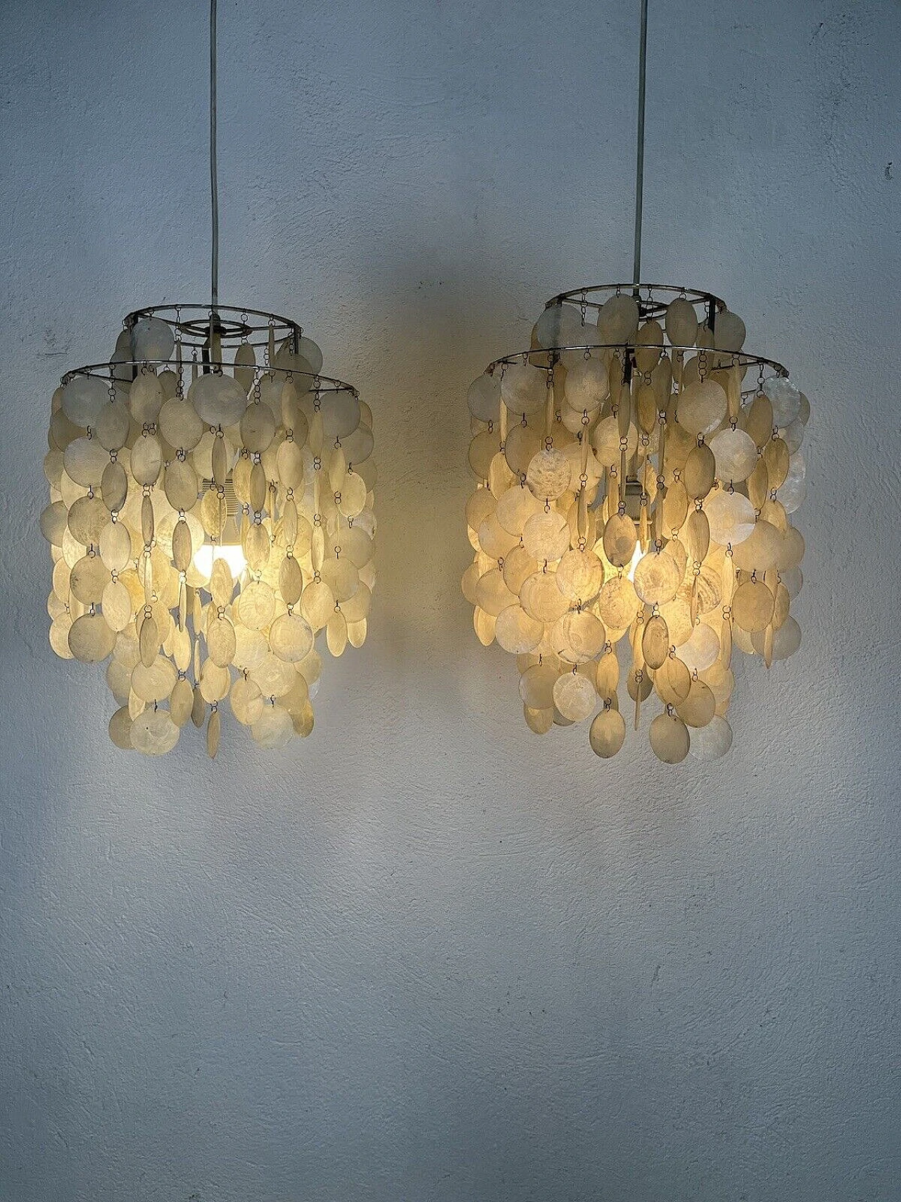 Coppia di lampadari in madreperla di Verner Panton, anni '60 10
