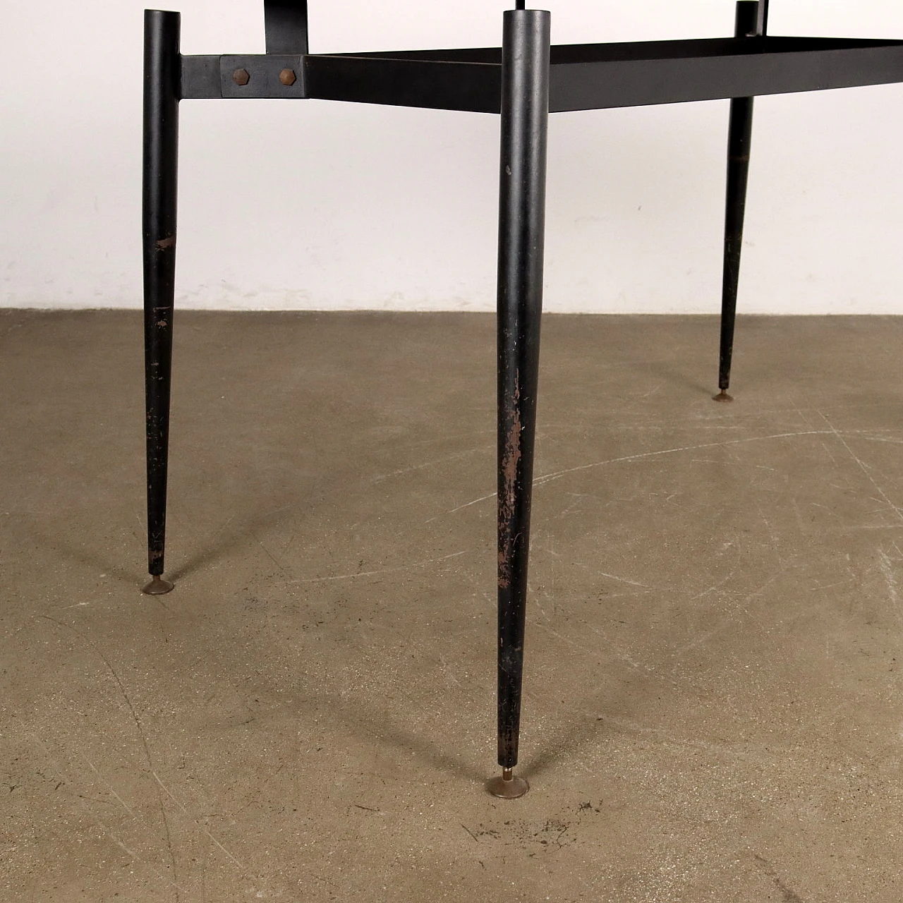 Table in enamelled metal and red formica top, 1950s 5